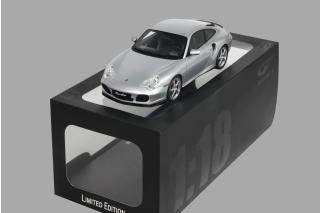 PORSCHE 911 [996.2] TURBO POLAR SILVER 2001 GT Spirit 1:18 Resinemodell (Türen, Motorhaube... nicht zu öffnen!)